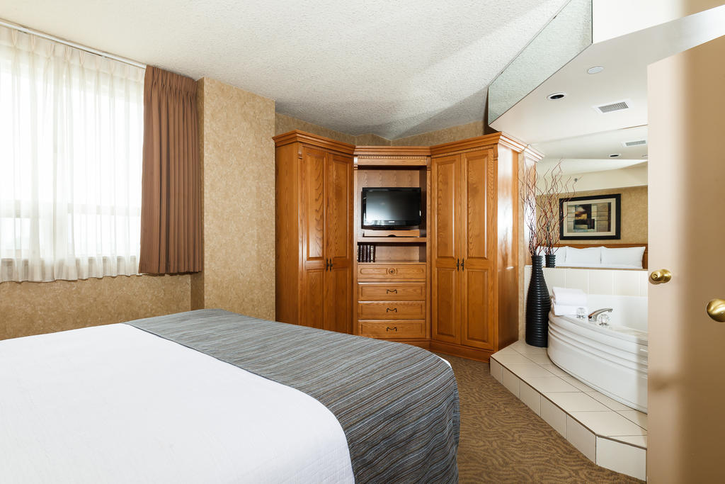 The Glenmore Inn & Convention Centre YYC 외부 사진