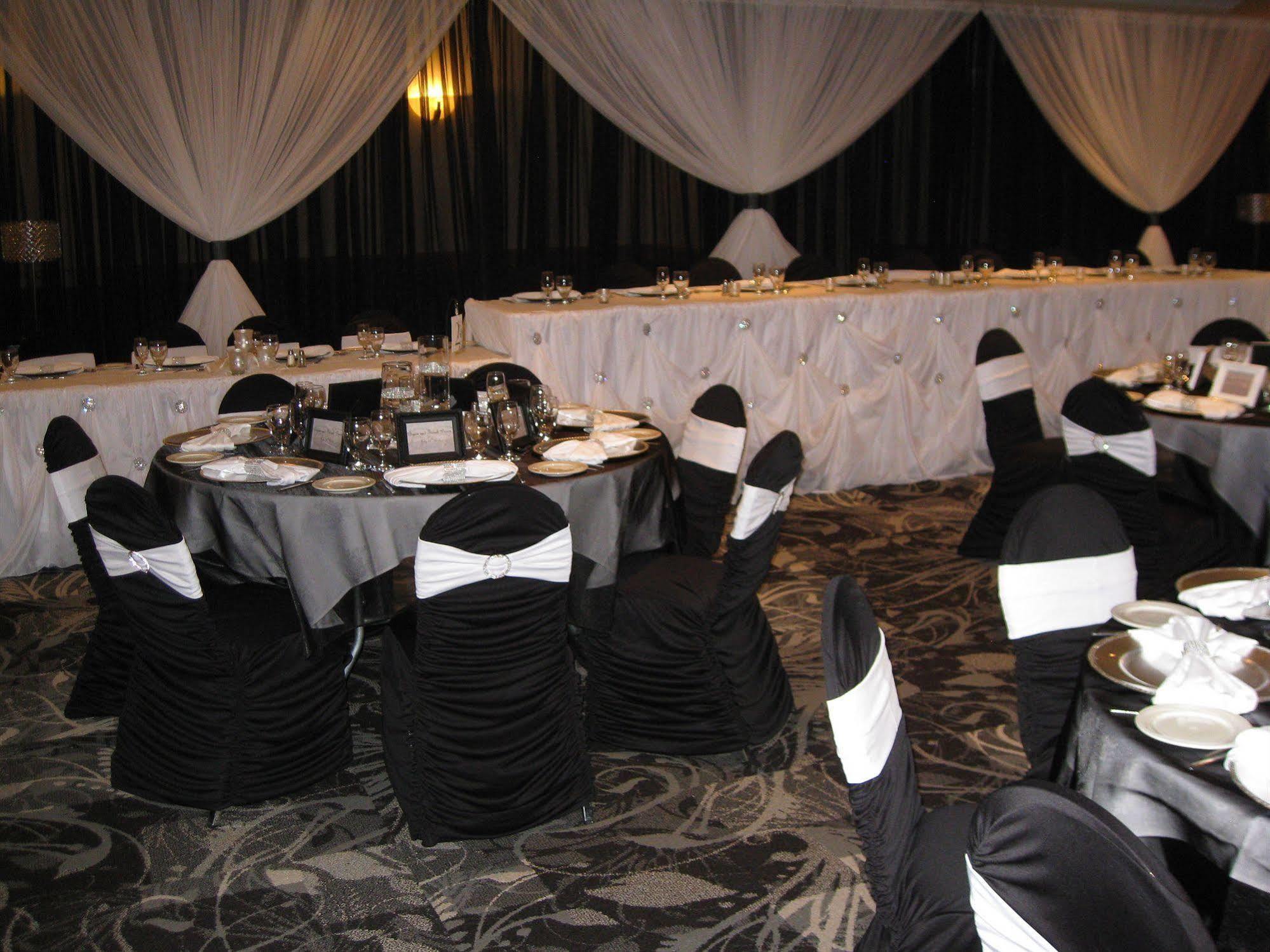 The Glenmore Inn & Convention Centre YYC 외부 사진