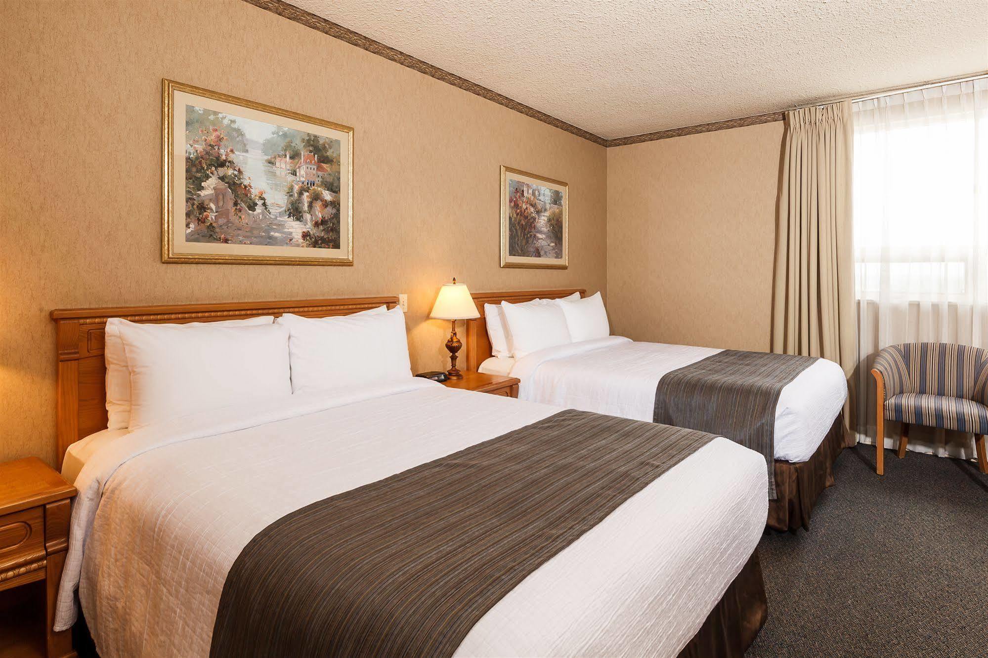 The Glenmore Inn & Convention Centre YYC 외부 사진